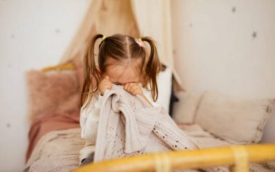 El estrés parental actúa como mediador de los síntomas psicológicos de los hijos