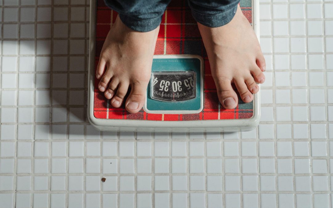 A study finds that the internalization of weight bias affects the self-esteem of adolescents.